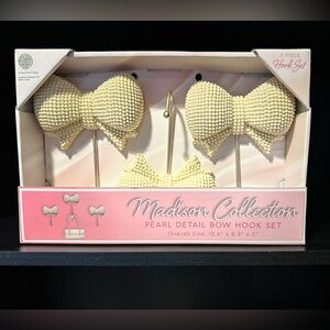 Madison Collection Pearl Bow Hook Set Of 3